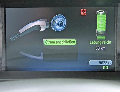 Die Anzeige informiert über den Ladezustand der Batterie.