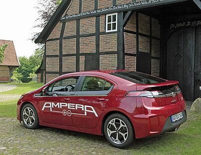 Der Opel Ampera fährt über 85 Kilometer rein elektrisch, wenn man einen leichten Gasfuß hat.