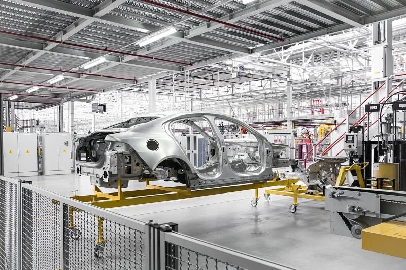 Das Chassis des Jaguar XE wiegt nur 251 Kilogramm