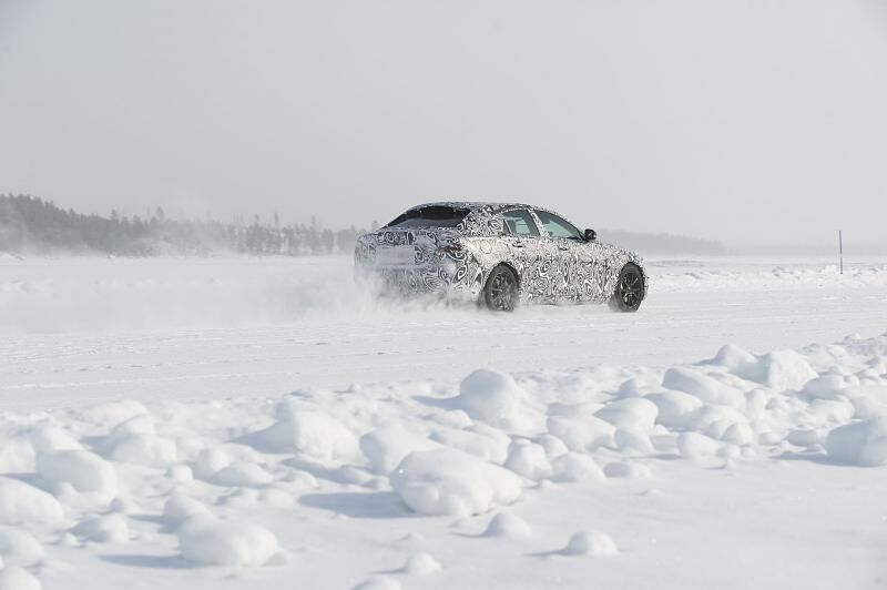 Auch im Winter wurde der Jaguar XE getestet