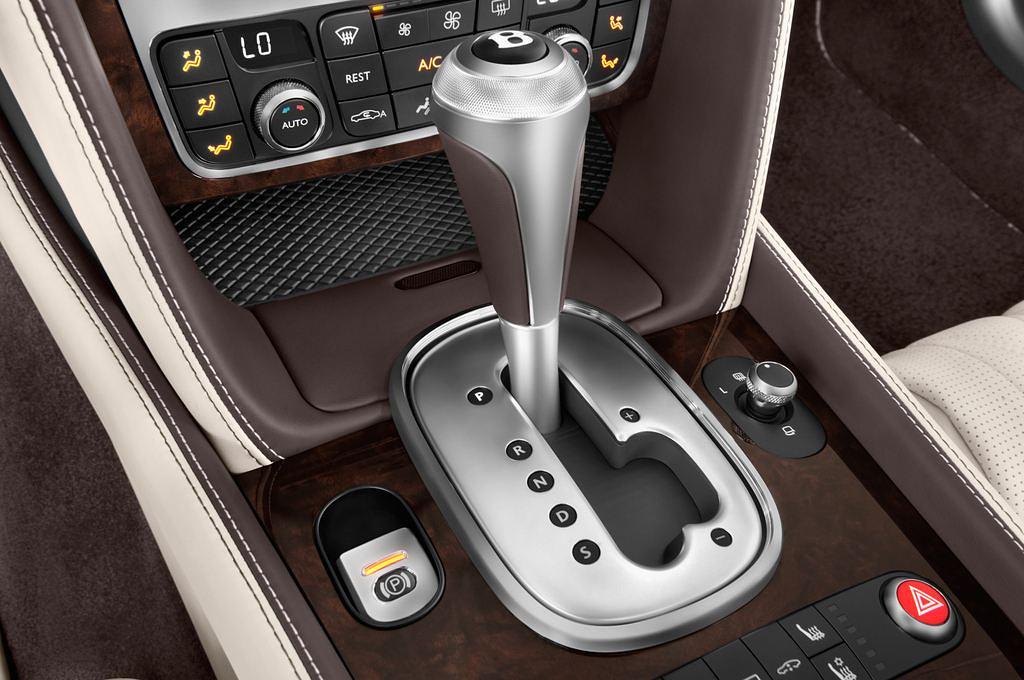 Bentley Continental Flying Spur (Baujahr 2015) - 4 Türen Schalthebel