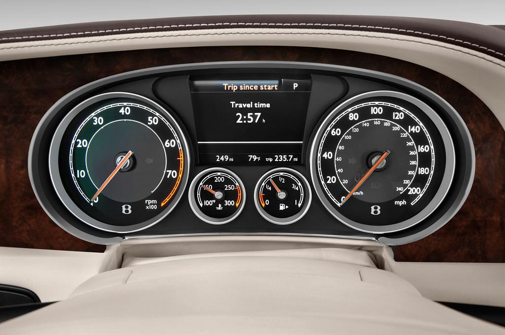 Bentley Continental Flying Spur (Baujahr 2015) - 4 Türen Tacho und Fahrerinstrumente