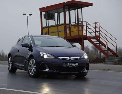 Auf der Autobahn macht der OPC richtig Spaß.