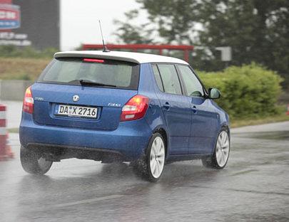 Die Autoplenum-Vergleichsrunde hat der der Skoda Fabia RS mit 6,3 l/100 km abgeschlossen.