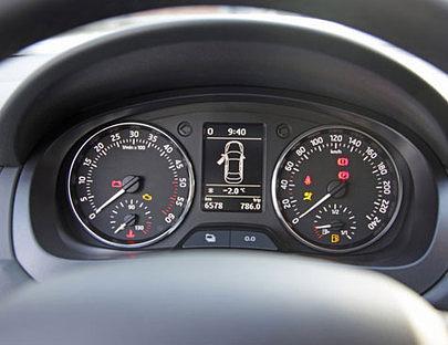 Das Navigationsgerät mit Touchscreen kann man kann man auf Boardcomputer umstellen.