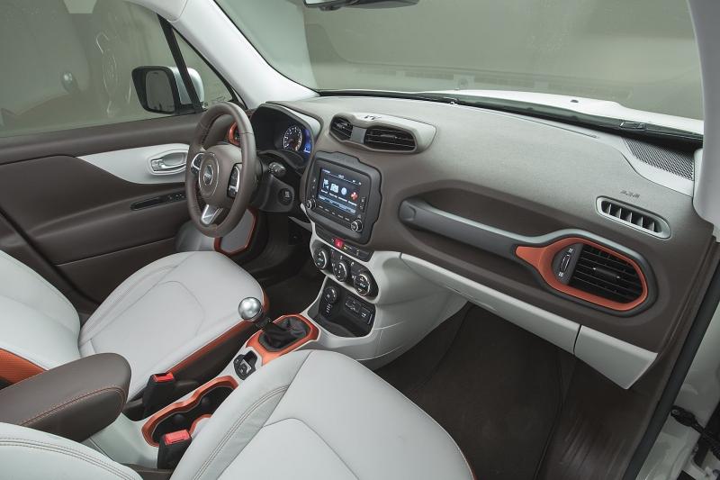 Im Cockpit gibt es unterschäumte Flächen
