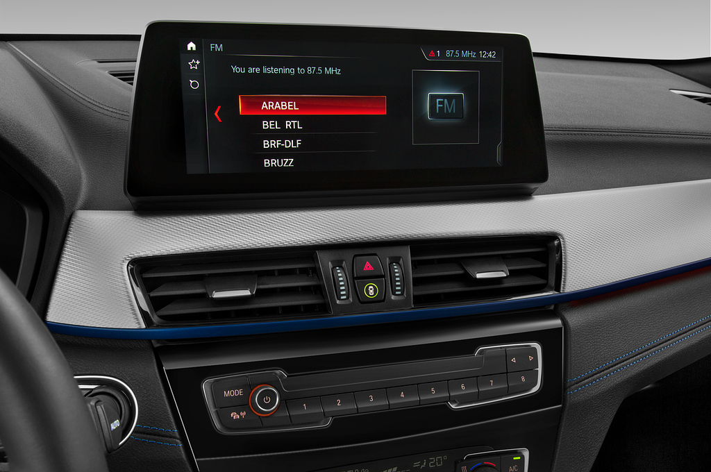 BMW X2 (Baujahr 2023) M Sport 5 Türen Radio und Infotainmentsystem