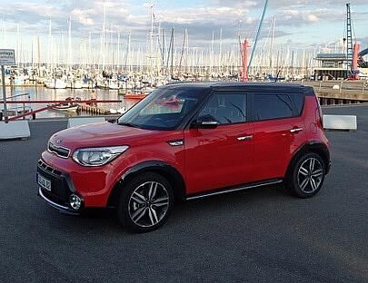 Der Kia Soul macht auch im Olympiahafen von Kiel eine gute Figur.