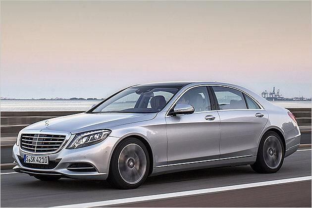 Ausgesprochen unauffällig rollt der Mercedes S 500 Plug-in-Hybrid an
