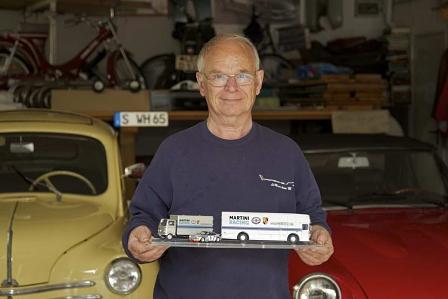 eine Victoria Avanti, einen Fiat 124 Spyder, einen Renault 4CV sowie...