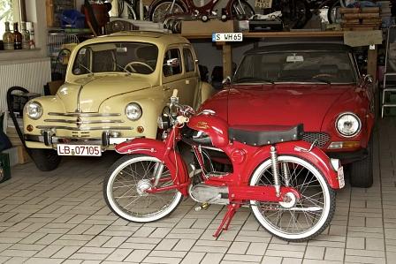 eine Victoria Avanti, einen Fiat 124 Spyder, einen Renault 4CV sowie...