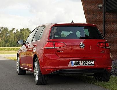 Auf der Autobahn kann man mit dem Golf 7 auch mit 85 PS gut mithalten.
