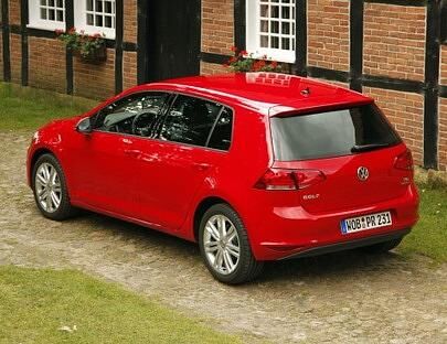 Die Farbe Tornadorot für 139 Euro steht dem Golf gut zu Gesicht.