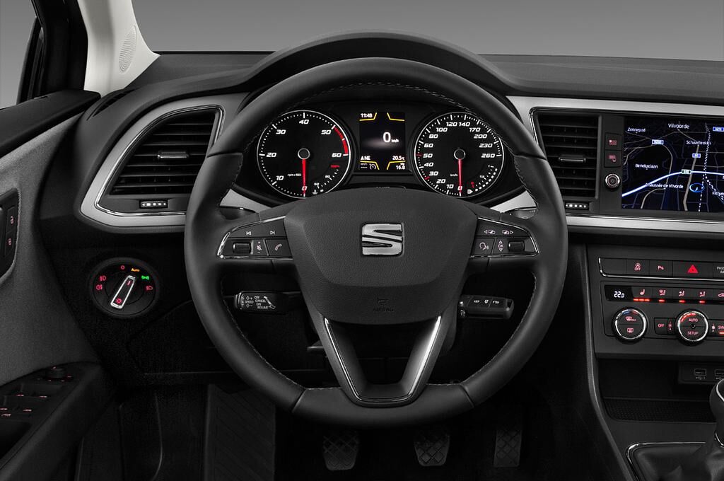 SEAT Leon ST (Baujahr 2018) Style 5 Türen Lenkrad
