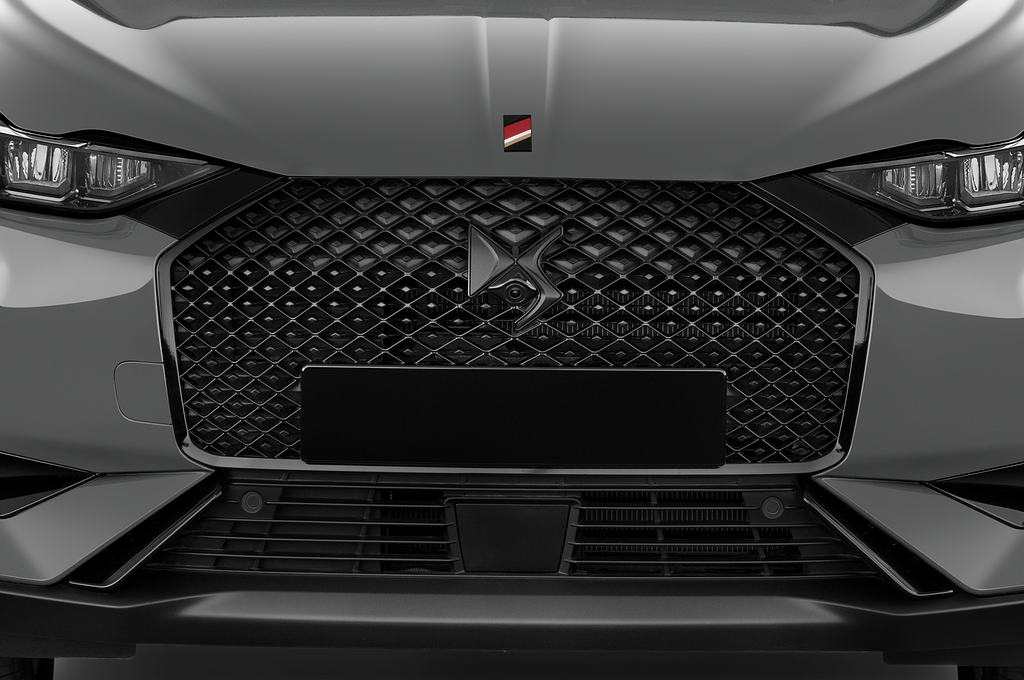 DS DS 3 (Baujahr 2023) EV Performance Line 5 Türen Kühlergrill und Scheinwerfer