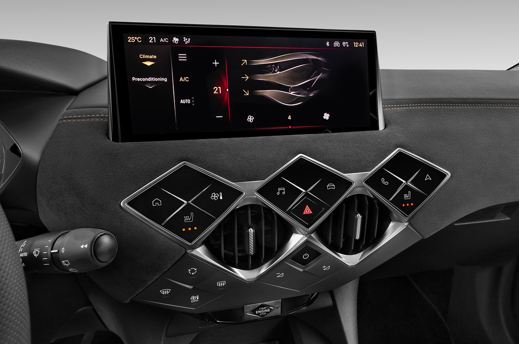 DS DS 3 (Baujahr 2023) EV Performance Line 5 Türen Temperatur und Klimaanlage