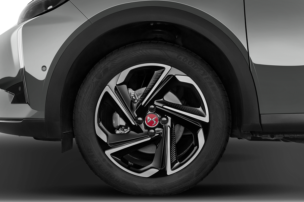 DS DS 3 (Baujahr 2023) EV Performance Line 5 Türen Reifen und Felge