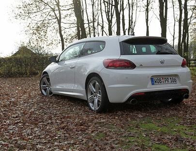 Auf Basis des Volkswagen Eos haben die Designer dem Volkswagen Scirocco R hinten mächtige Radkästen spendiert.