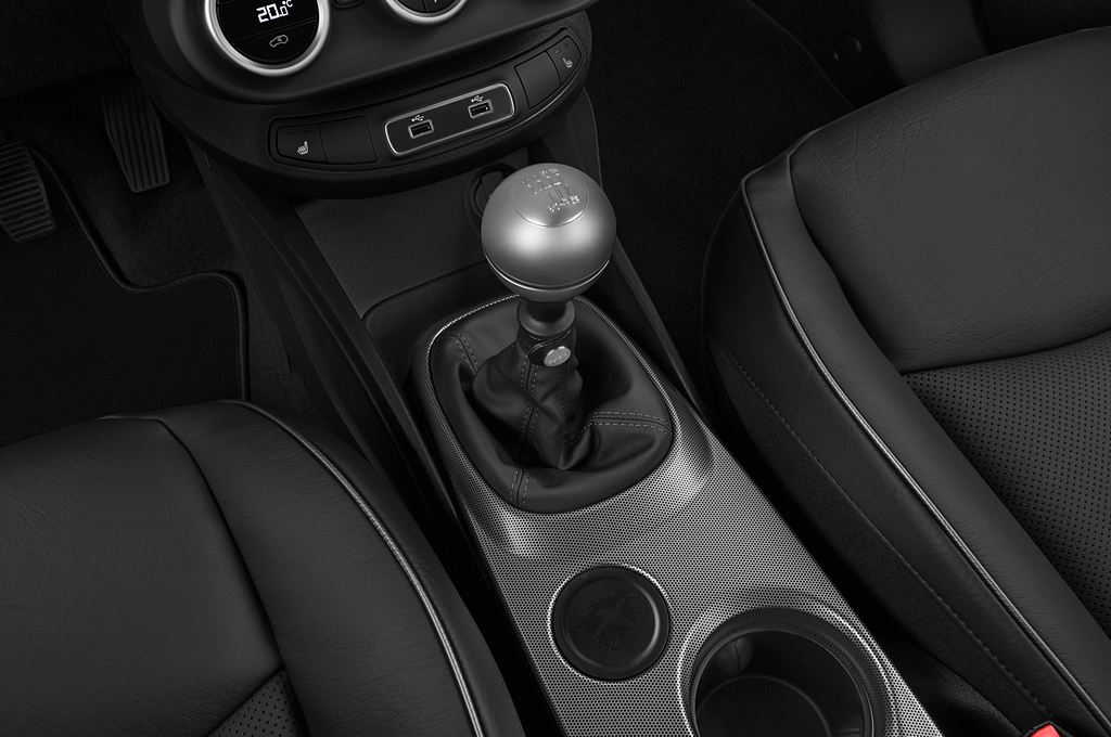 FIAT 500X (Baujahr 2022) Sport 5 Türen Schalthebel