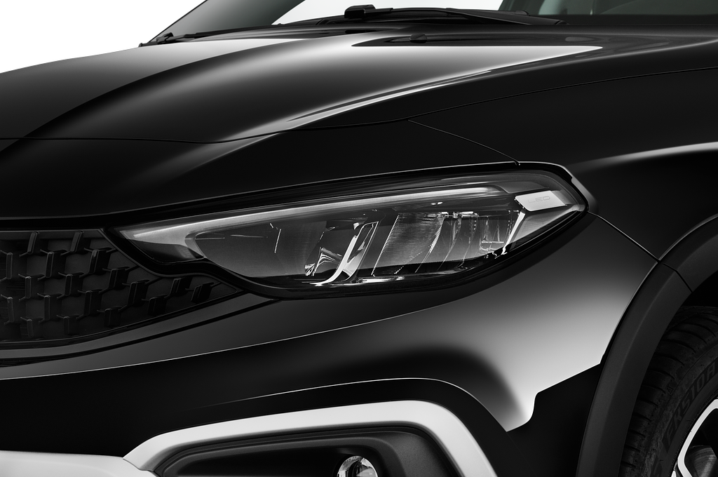 FIAT Tipo Kombi (Baujahr 2023) Cross 5 Türen Scheinwerfer