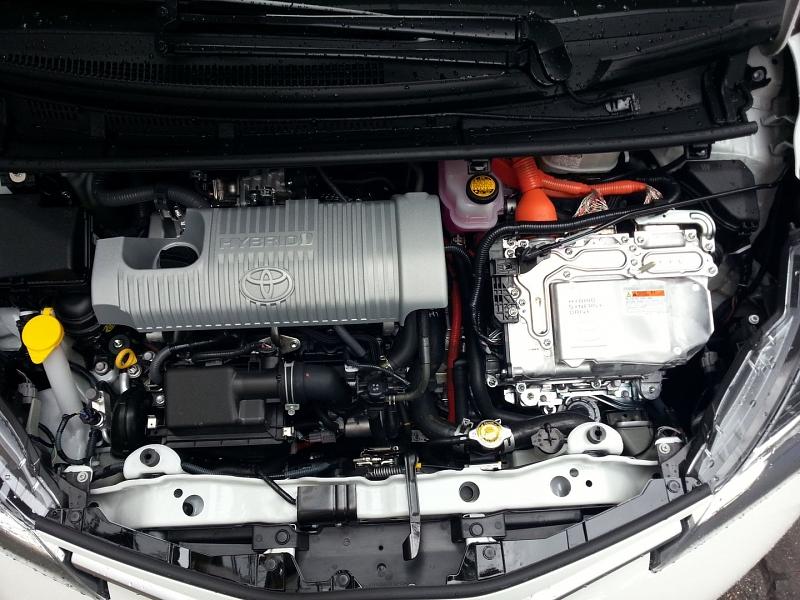 Der Motor des Toyota Yaris Hybrid.