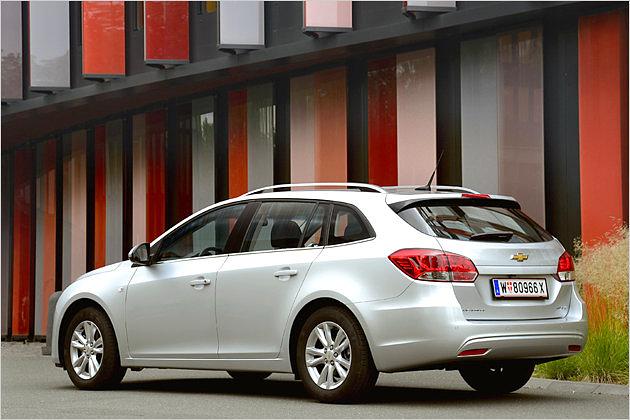 Ein Schönling ist der Cruze Station Wagon nicht, aber auch nicht hässlich