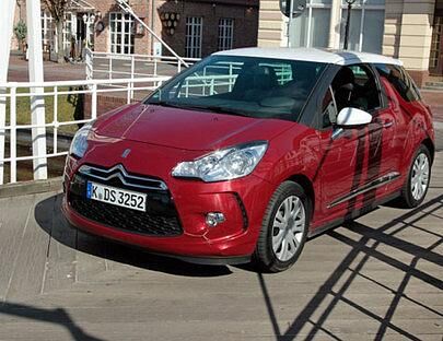 Citroën DS3: Dominanten Scheinwerfer, Nebelleuchten, senkrecht angeordnete Tagscheinwerfer.