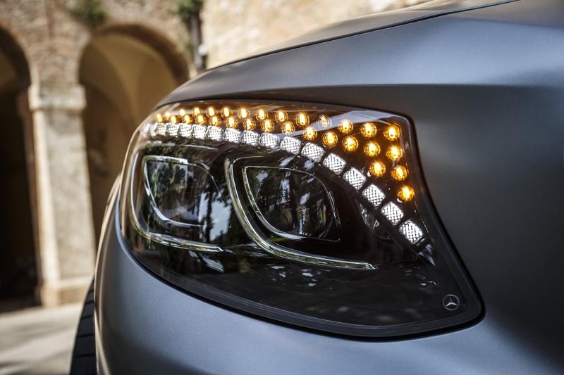 Mercedes S 63 AMG Coupé 4matic - Swarovski-Spielereien vorn