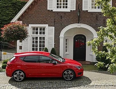 VW Golf GTI-Fans müssen jetzt ganz tapfer sein. Der Seat Leon Cupra ist eher ein Gegner für den großen Bruder VW Golf R.