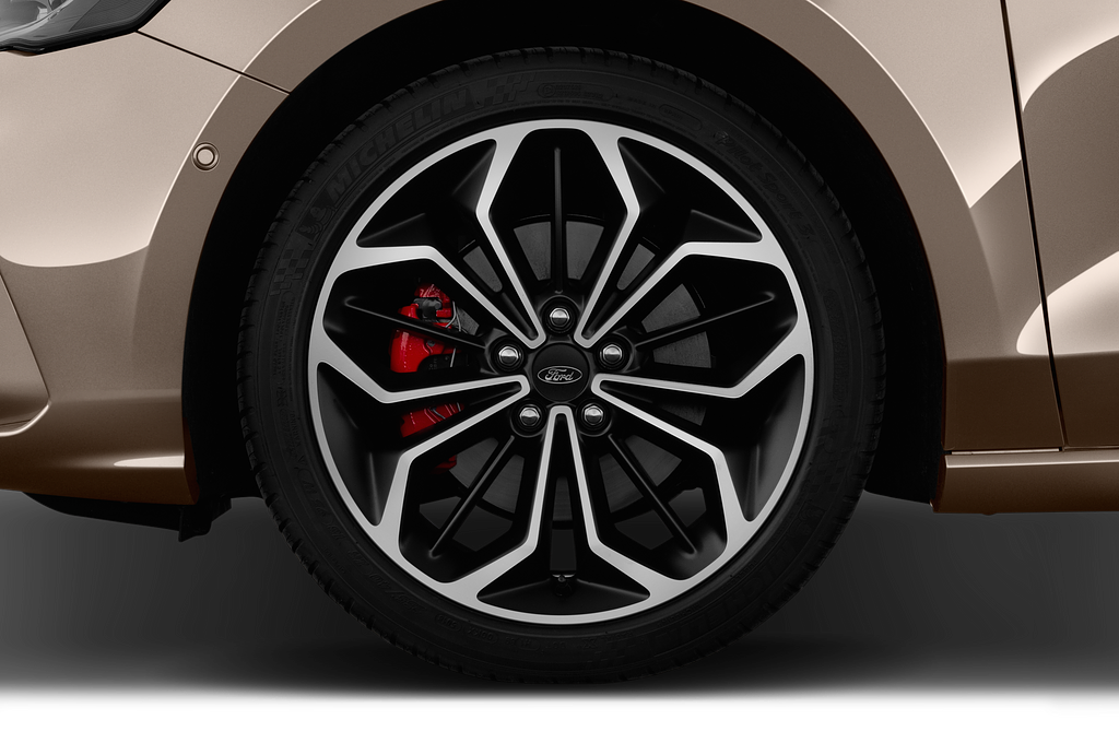 Ford Focus Turnier (Baujahr 2023) ST-Line 5 Türen Reifen und Felge