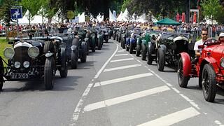 Schloss Dyck Classic Days - Pommes statt Schampus