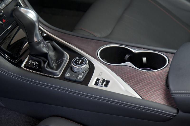Infiniti Q50 Eau Rouge - die Siebengang-Automatik stammt aus dem Q70