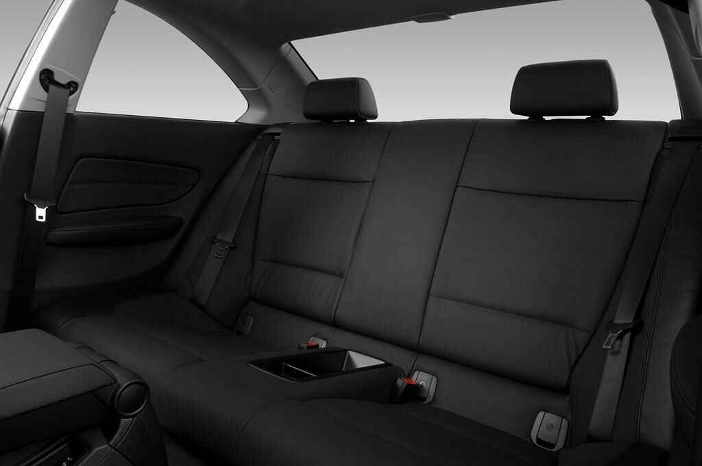 BMW 1 Series (Baujahr 2010) 135i 2 Türen Rücksitze