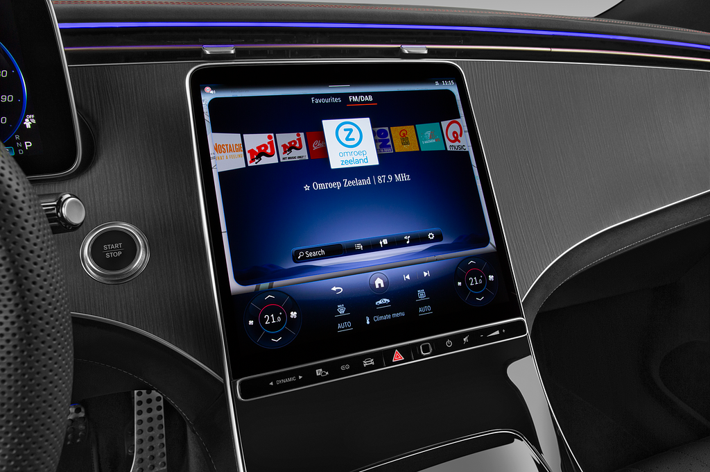 Mercedes EQE SUV (Baujahr 2023) AMG Line 5 Türen Radio und Infotainmentsystem