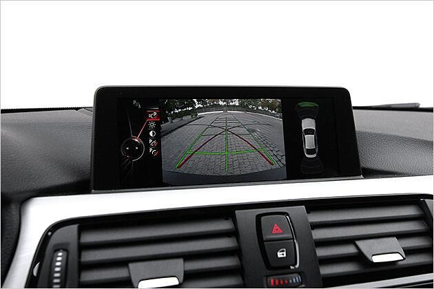 Rückfahrkamera plus Einparkhilfe plus Surround View macht  1.910 Euro