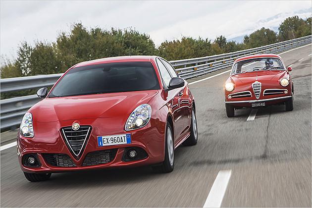 Die neue Giulietta Sprint mit ihrer Vorläuferin von 1954
