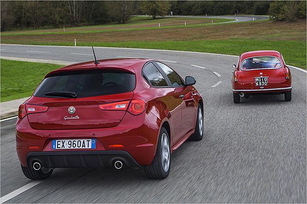 Gegenüber dem aktuellen Modell wirkt die alte Giulietta Sprint ausgesprochen zierlich