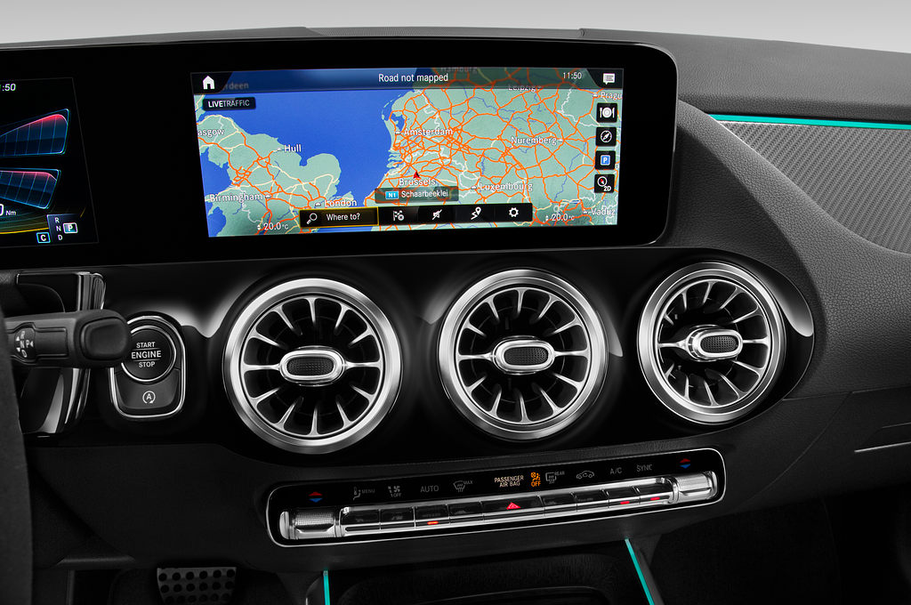 Mercedes GLA (Baujahr 2021) AMG 45 S 5 Türen Mittelkonsole