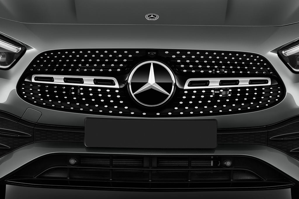 Mercedes GLA (Baujahr 2022) 250 e AMG-Line 5 Türen Kühlergrill und Scheinwerfer