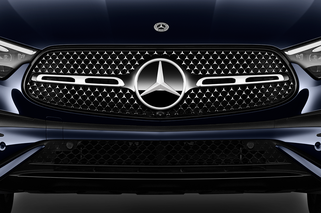Mercedes GLC (Baujahr 2023) AMG Line 5 Türen Kühlergrill und Scheinwerfer