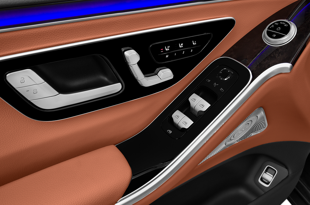 Mercedes S Class (Baujahr 2021) - 4 Türen Bedienungselemente Tür
