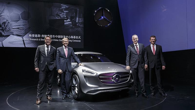 Eröffnungzeremonie Mercedes R Peking mit Gorden Wagener, Thomas Weber und Hubertus Troska