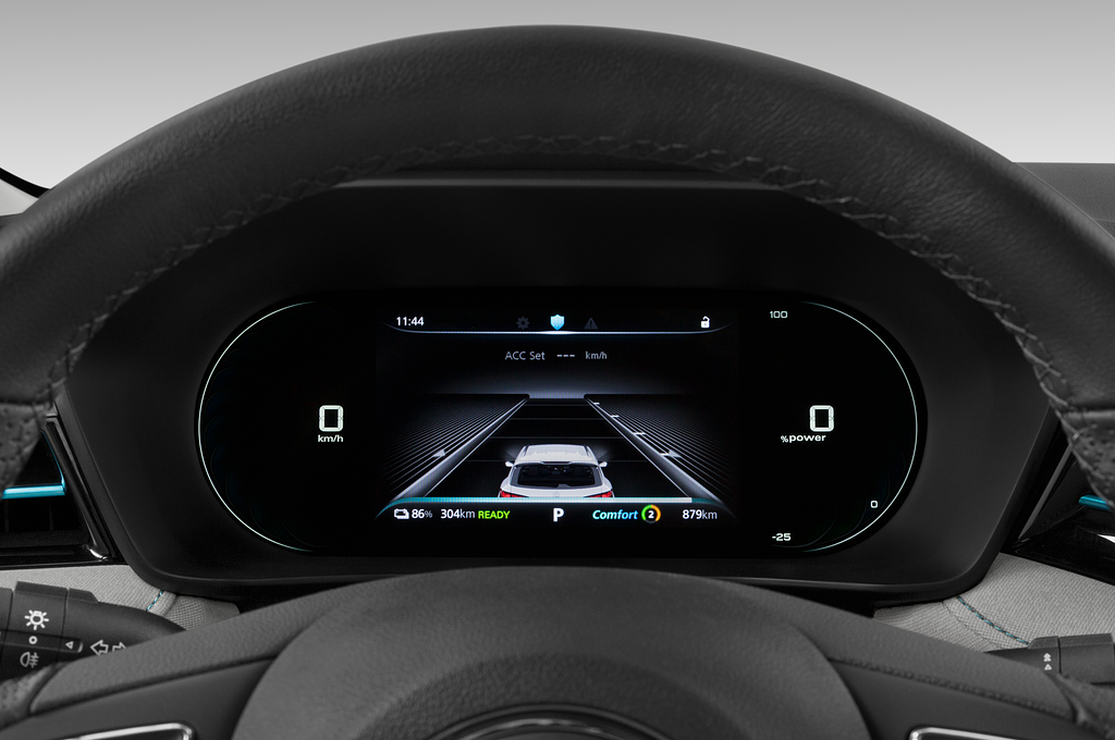 MG MG5 (Baujahr 2022) Luxury 5 Türen Tacho und Fahrerinstrumente