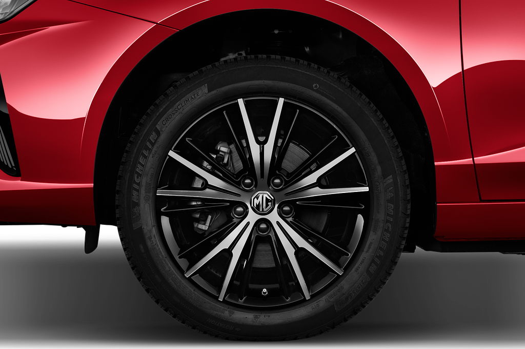 MG MG5 (Baujahr 2022) Luxury 5 Türen Reifen und Felge