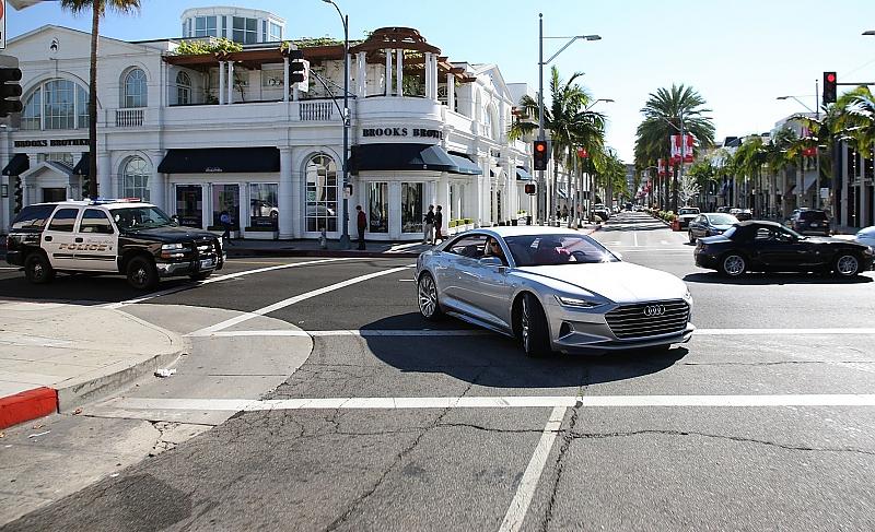 Mit Polizeieskorte ging es durch Beverly Hills.