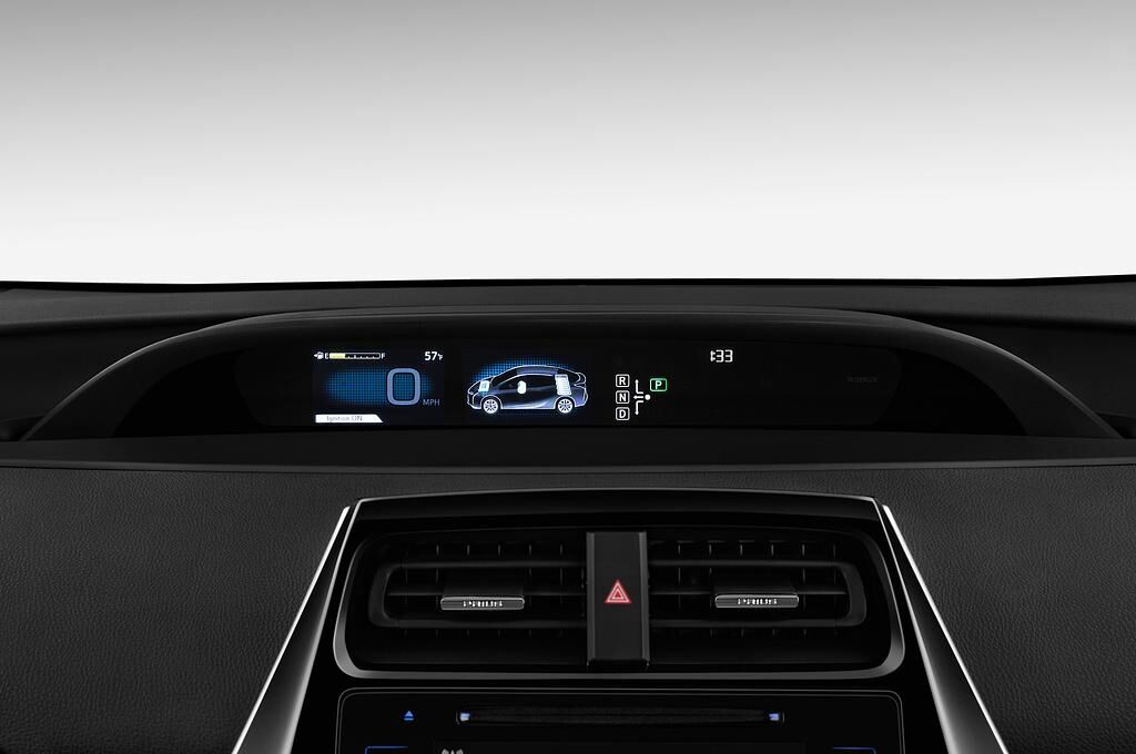 Toyota Prius (Baujahr 2018) Executive 5 Türen Tacho und Fahrerinstrumente