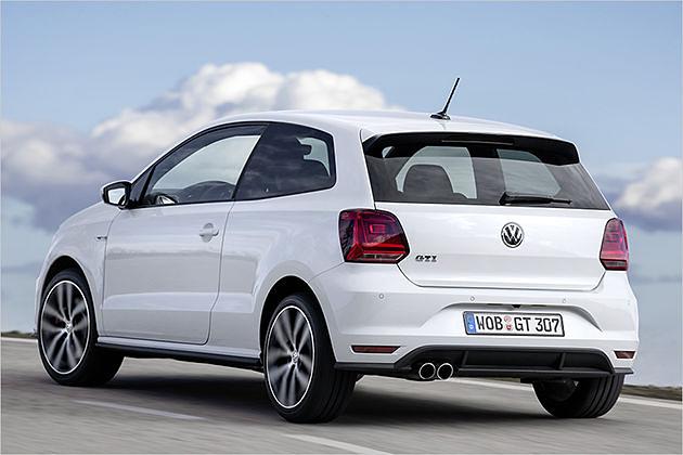 Der Polo GTI hat ein umfangreiches Fahrwerks-Tuning erhalten. Er wirkt nun agiler und wankt weniger
