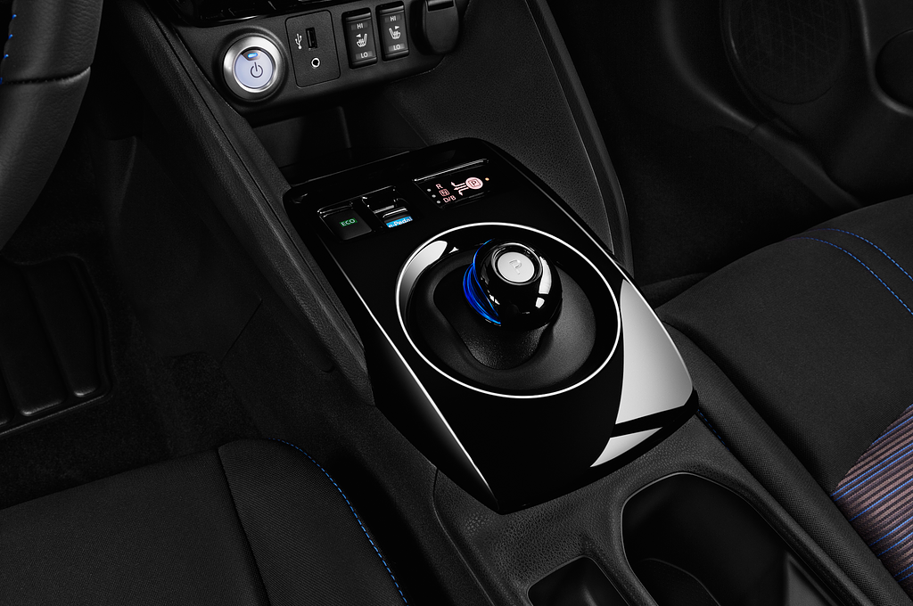 Nissan Leaf (Baujahr 2018) N Connecta 5 Türen Schalthebel