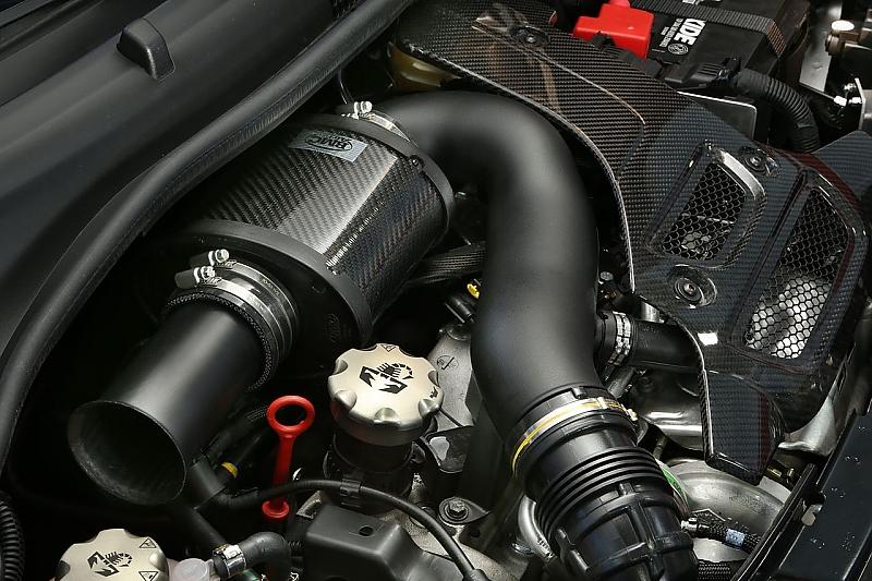 Der 1.8-Liter-Motor ist schmuckvoll angerichtet