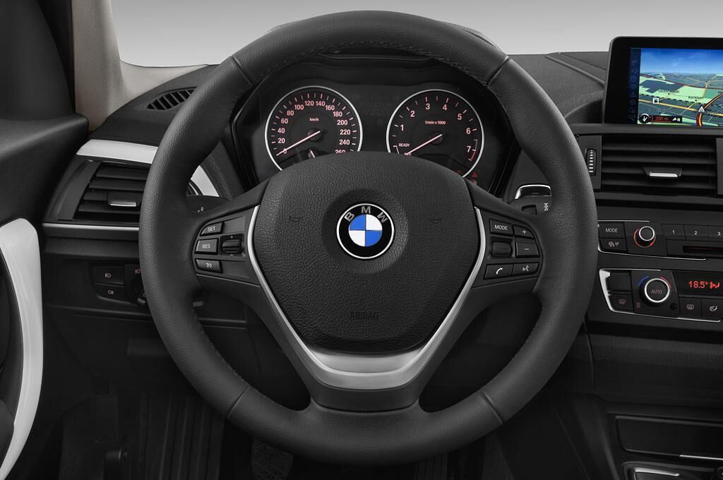 BMW 1 Series (Baujahr 2012) Urban Line 5 Türen Lenkrad